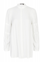 Satinbluse mit gebauschten Ärmeln