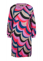 Pleated dress in a graphic wave print