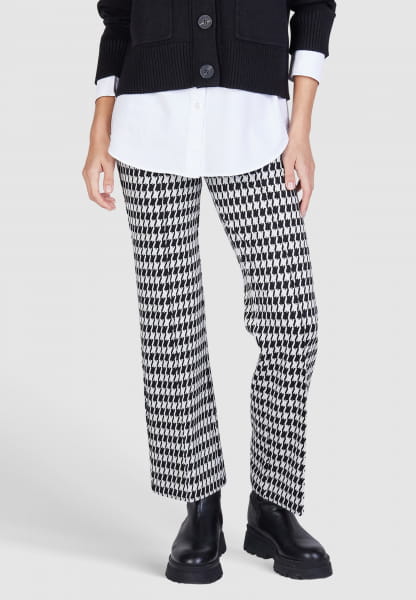 Cropped trousers with houndstooth pattern