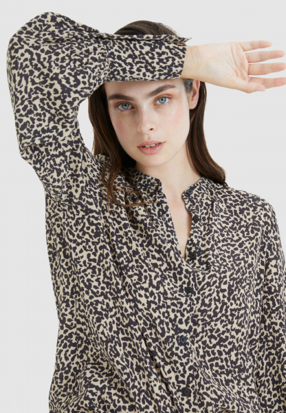 Blouse with minimal leopard print