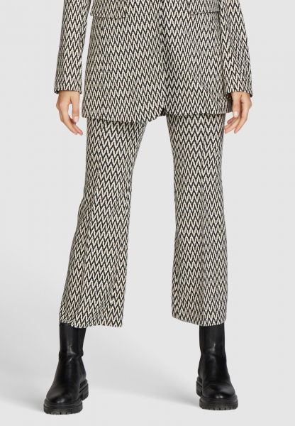 Easy kick trousers in zigzag pattern