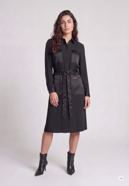 Midikleid im Materialmix