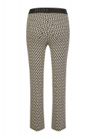 Shortened easy kick trousers in zigzag pattern