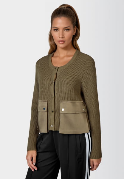 Strickjacke mit Satin-Taschen
