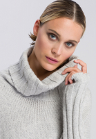 Sweater with broad turtleneck