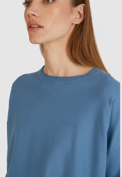 Sweater with ribbed details