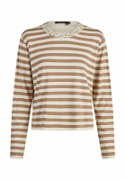 Shirt with decorative round neck