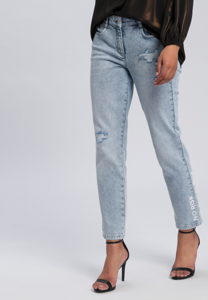5-Pocket-Jeans aus reyceltem Demin mit Destroys