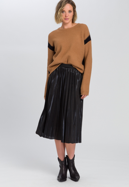 Pleated skirt In leather look