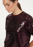 Paillettenshirt im College Look