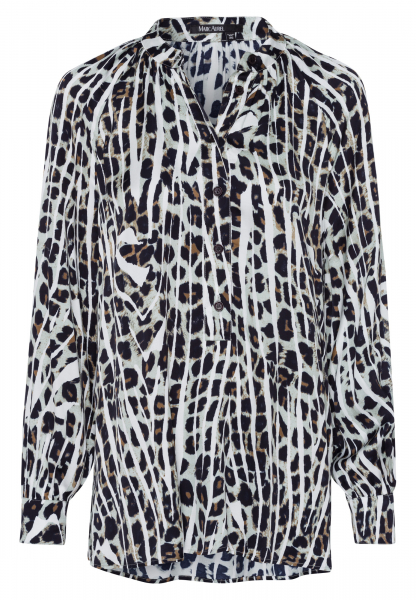 Blouse with conspicuous animal print