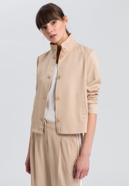 Short jacket with stand-up collar and stripe