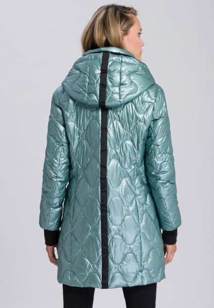Short coat with synthetic filling material