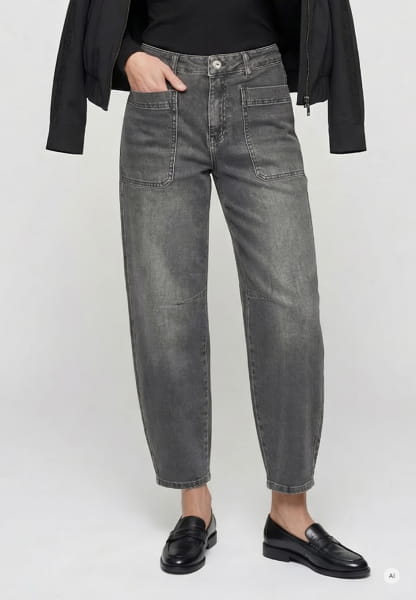 Utility-style barrel jeans