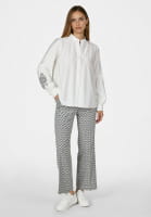 Pants made from patterned jacquard