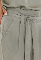 Shorts in silk look with slim leg