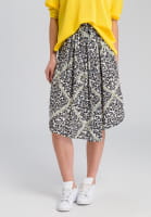 Pleated skirt With leopard print and chain
