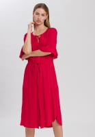Kleid aus fließendem Satin