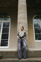 Jeanshose mit weitem Bein