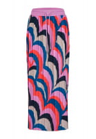 Pleated skirt in a graphic wave print