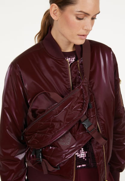 Tasche aus schimmernder Optik