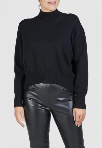 Pullover with turtle neck