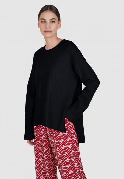 Pullover with ribbed hem