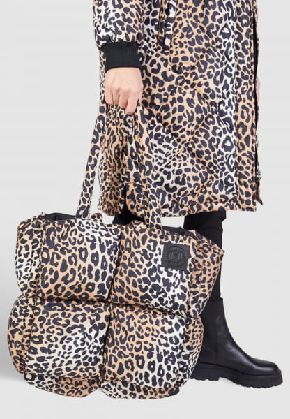 Puffer bag in leopard print