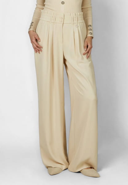 Bundfaltenhose aus weich fallendem Stoff