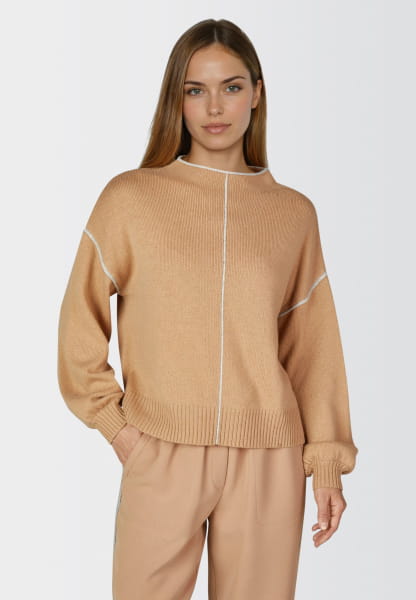 Turtleneck pullover with contrasting details