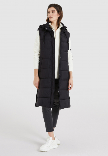 Quilted jacket with hood and detachable sleeves