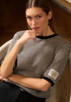 Sweater in mesh structure