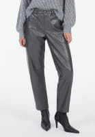 Hose aus veganem Leder