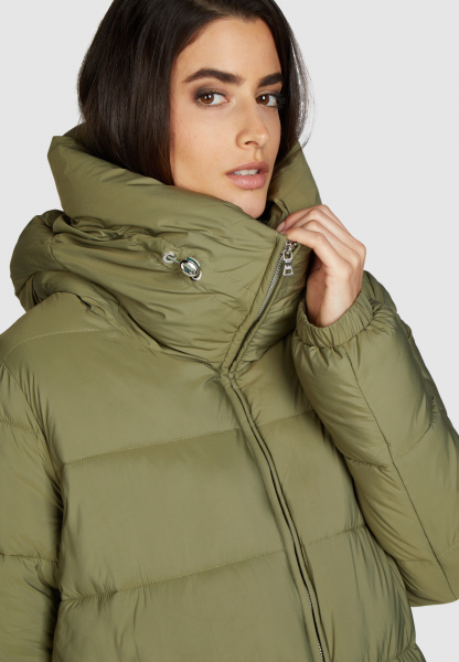 Outdoor jacket with voluminous hood