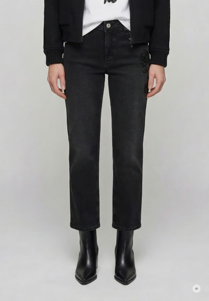 Boyfriend Jeans mit Kordelstickerei