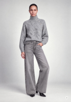 Wide-leg jeans with subtle crystal embellishment