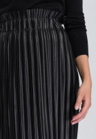 Pleated skirt with a striking sheen
