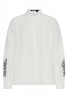 Bluse mit Stickerei