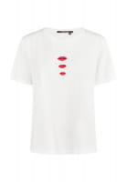 T-shirt with kissing mouth application