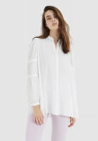 Satinbluse mit gebauschten Ärmeln