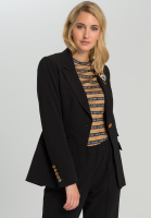One-button blazer Of flowing crepe with brooch