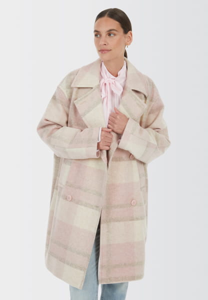 Coat with large check pattern