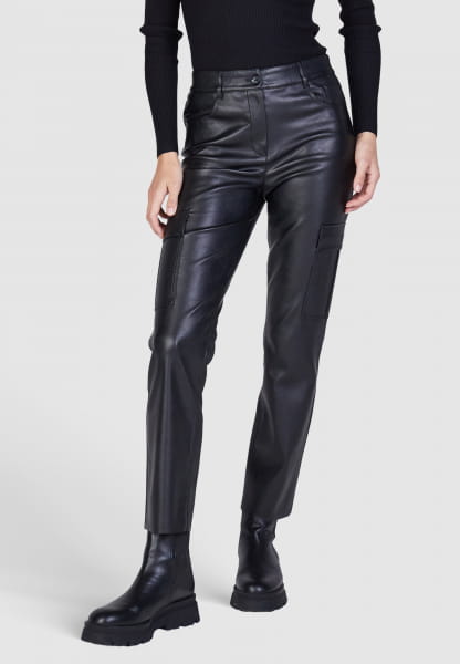 Baggy pants in leather look