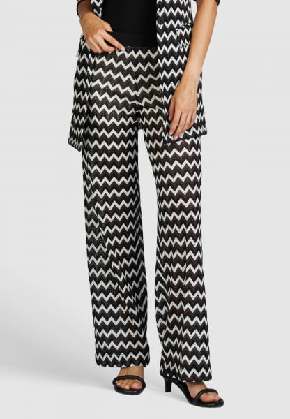 Trousers in a jagged pattern