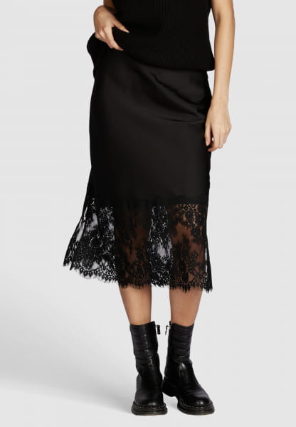 Fine satin skirt with lace hem