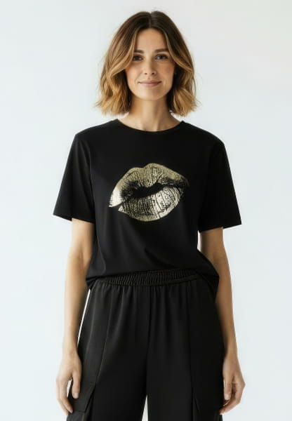 T-shirt with kissing mouth print