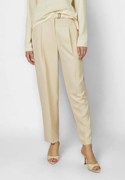 Bundfaltenhose aus fallendem Stoff