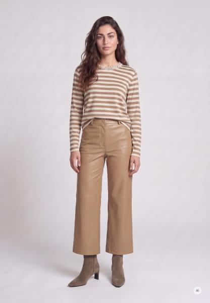Shirt with decorative round neck