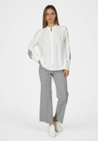Bluse mit Stickerei