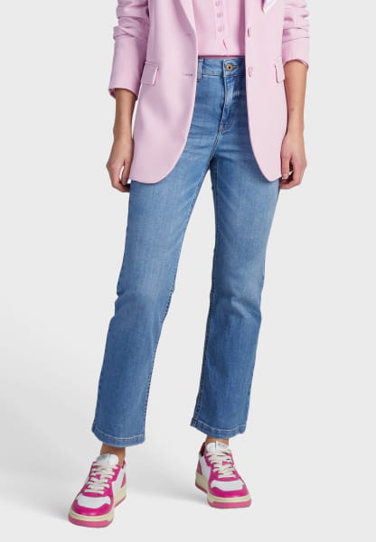 Cropped flared trousers made of blue denim